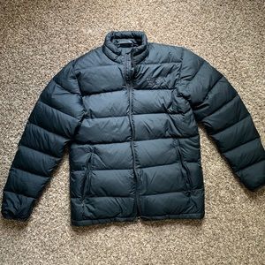 MOUNTAIN HARDWARE men's MEDIUM down puffy coat
